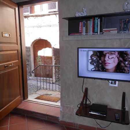 Alloggio Turistico Rizzuto - Centro Storico Bracciano  Extérieur photo