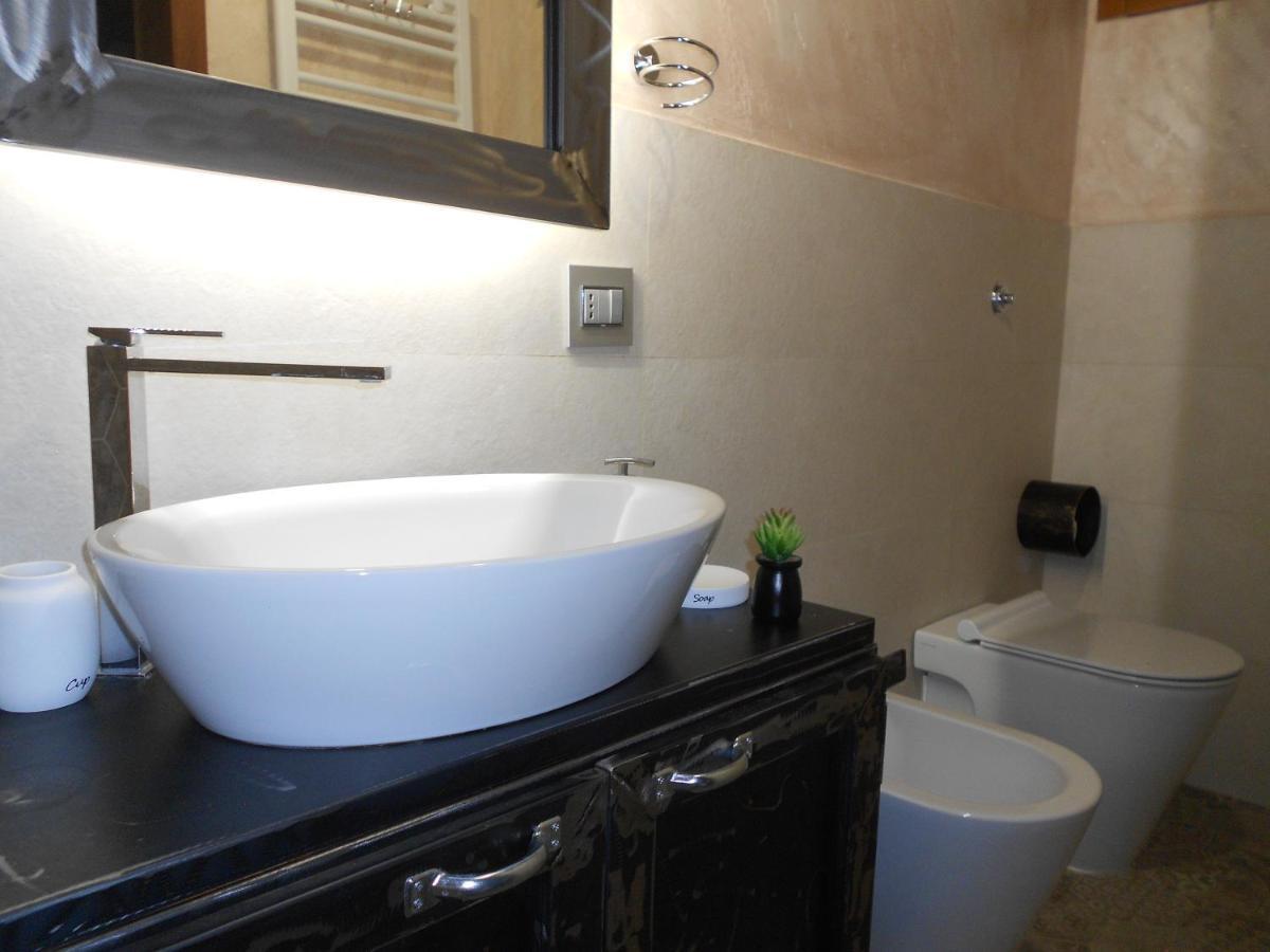 Alloggio Turistico Rizzuto - Centro Storico Bracciano  Extérieur photo